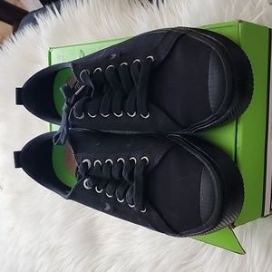 New Cariuma OCA All Black Canvas Sneakers, NIB, Unisex - 9 Men's, 10.5 Women's